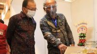 Foto : GUBERNUR Koster saat meninjau acara Naker Tanggap Covid 2020 yang diselenggarakan oleh Kementerian Ketenagakerjaan Republik Indonesia di BNDCC Nusa Dua, Sabtu (12/9). Foto: ist Foto : GUBERNUR Koster saat meninjau acara Naker Tanggap Covid 2020 yang diselenggarakan oleh Kementerian Ketenagakerjaan Republik Indonesia di BNDCC Nusa Dua, Sabtu (12/9). Foto: ist
