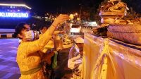 PROSESI guru piduka berlangsung di Catus Pata, Perempatan Agung Klungkung, Minggu (13/9) malam. Foto: ist PROSESI guru piduka berlangsung di Catus Pata, Perempatan Agung Klungkung, Minggu (13/9) malam. Foto: ist