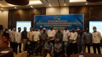 PARA peserta pertemuan Pokja pengelolaan hiu dan pari yang diinisiasi Diskanlut NTB. Foto: rul PARA peserta pertemuan Pokja pengelolaan hiu dan pari yang diinisiasi Diskanlut NTB. Foto: rul