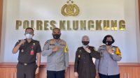 Foto: KAPOLRES KLUNGKUNG KAPOLRES Bima Aria Viyasa foto bersama Kajari, Rosalina Sidabariba di Polres Klungkung, Kamis (3/9). Foto: baw Foto: KAPOLRES KLUNGKUNG KAPOLRES Bima Aria Viyasa foto bersama Kajari, Rosalina Sidabariba di Polres Klungkung, Kamis (3/9). Foto: baw
