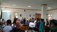JAJARAN Pemprov NTB saat menyolisasikan Program Mawar Emas dan dilanjutkan pelantikan pengurus Masyarakat Ekonomi Syariah (MES) Daerah Kota Bima, kemarin. Foto: ist JAJARAN Pemprov NTB saat menyolisasikan Program Mawar Emas dan dilanjutkan pelantikan pengurus Masyarakat Ekonomi Syariah (MES) Daerah Kota Bima, kemarin. Foto: ist