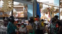 TIM gabungan melaksanakan Operasi Yustisi Pendisiplinan Protokol Kesehatan (Prokes) di Pasar Kidul, Bangli, Senin (14/9). Foto: gia TIM gabungan melaksanakan Operasi Yustisi Pendisiplinan Protokol Kesehatan (Prokes) di Pasar Kidul, Bangli, Senin (14/9). Foto: gia