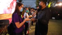 PENYERAHAN bantuan bencana di sela-sela acara dua tahun Refleksi Kepemimpinan Bupati Mahayastra dan Wakil Bupati Agung Mayun. Foto: ist PENYERAHAN bantuan bencana di sela-sela acara dua tahun Refleksi Kepemimpinan Bupati Mahayastra dan Wakil Bupati Agung Mayun. Foto: ist