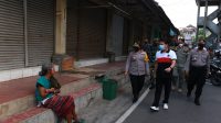 Foto : SIDAK KLUNGKUNG BUPATI Suwirta bersama TNI/Polri, Satpol PP melakukan sidak gabungan di Pasar Seni Semarapura, Klungkung, Senin (7/9). Foto: baw Foto : SIDAK KLUNGKUNG BUPATI Suwirta bersama TNI/Polri, Satpol PP melakukan sidak gabungan di Pasar Seni Semarapura, Klungkung, Senin (7/9). Foto: baw