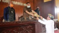 SIDANG pemandangan umum fraksi di DPRD Bangli terhadap Ranperda tentang Perubahan APBD Bangli 2020 digelar, Selasa (29/9/2020). Foto: gia SIDANG pemandangan umum fraksi di DPRD Bangli terhadap Ranperda tentang Perubahan APBD Bangli 2020 digelar, Selasa (29/9/2020). Foto: gia