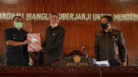 SIDANG penetapan Perda RAPBD Perubahan 2020 menjadi Perda di DPRD Bangli, Rabu (30/9/2020). Foto: gia SIDANG penetapan Perda RAPBD Perubahan 2020 menjadi Perda di DPRD Bangli, Rabu (30/9/2020). Foto: gia