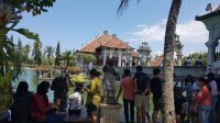 TAMAN Soekasada Ujung, Karangasem, ramai dikunjungi wisatawan domestik saat Umanis Galungan, Kamis (17/9). Foto: nad TAMAN Soekasada Ujung, Karangasem, ramai dikunjungi wisatawan domestik saat Umanis Galungan, Kamis (17/9). Foto: nad
