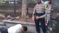 WARGA yang tidak memakai masker di hukum push up. Foto: adi WARGA yang tidak memakai masker di hukum push up. Foto: adi