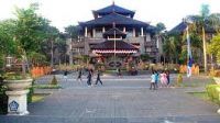 PEMBATASAN pengunjung kawasan Puspem Badung diberlakukan di tengah pandemi Covid-19 yang semakin meningkat. Pembatasan dilakukan khusus bagi masyarakat yang hendak berolahraga atau bersantai. Foto: net PEMBATASAN pengunjung kawasan Puspem Badung diberlakukan di tengah pandemi Covid-19 yang semakin meningkat. Pembatasan dilakukan khusus bagi masyarakat yang hendak berolahraga atau bersantai. Foto: net