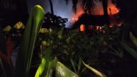 SEBUAH hotel di Jalan Pantai Batu Bolong, Desa Canggu, Kuta Utara, terbakar hebat, Minggu malam (27/9/2020), sekitar pukul 23.30 Wita. Foto: ist SEBUAH hotel di Jalan Pantai Batu Bolong, Desa Canggu, Kuta Utara, terbakar hebat, Minggu malam (27/9/2020), sekitar pukul 23.30 Wita. Foto: ist
