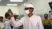 KETUT Madra menunjukan KKM LPD Kedonganan di Tekad Pasar Tenten. Foto: ist KETUT Madra menunjukan KKM LPD Kedonganan di Tekad Pasar Tenten. Foto: ist