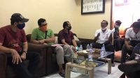 SUASANA mediasi yang dilaksanakan di kantor LPM Kelurahan Kuta. Foto: ist SUASANA mediasi yang dilaksanakan di kantor LPM Kelurahan Kuta. Foto: ist