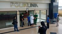 Foto: ngamuk - ist SUASANA di depan Poliklinik RS Nyitdah, Kediri, Tabanan, setelah pasien positif Covid-19 mengamuk dan menimbulkan ketakutan para petugas medis. Foto: ist Foto: ngamuk - ist SUASANA di depan Poliklinik RS Nyitdah, Kediri, Tabanan, setelah pasien positif Covid-19 mengamuk dan menimbulkan ketakutan para petugas medis. Foto: ist