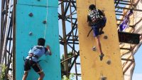 PEMANJAT PON Bali kembali menghentikan latihan karena Covid-19, setelah sempat melakukan latihan di papan panjat Komplek GOR Ngurah Rai Denpasar. Foto: yon PEMANJAT PON Bali kembali menghentikan latihan karena Covid-19, setelah sempat melakukan latihan di papan panjat Komplek GOR Ngurah Rai Denpasar. Foto: yon