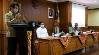 SEKDA Adi Arnawa; didampingi Kasatgas Pencegahan KPK Korwil IX, Sugeng Basuki; dan Ketua Tim dari BPK RI, Ahmad Adjaam saat acara Review Kinerja Unit Koordinasi Wilayah KPK Bidang Pencegahan di Puspem Badung, Senin (26/10/2020). Foto: ist SEKDA Adi Arnawa; didampingi Kasatgas Pencegahan KPK Korwil IX, Sugeng Basuki; dan Ketua Tim dari BPK RI, Ahmad Adjaam saat acara Review Kinerja Unit Koordinasi Wilayah KPK Bidang Pencegahan di Puspem Badung, Senin (26/10/2020). Foto: ist