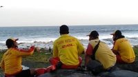 Balawista BALAWISTA Gianyar berjaga di kawasan pantai. Foto: adi