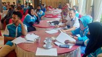 PARA pengurus DPD SPN Provinsi NTB memilih diskusi kelompok terarah di tengah dinamika aksi mogok kerja dan penolakan pengesahan UU Cipta Kerja. Foto: rul PARA pengurus DPD SPN Provinsi NTB memilih diskusi kelompok terarah di tengah dinamika aksi mogok kerja dan penolakan pengesahan UU Cipta Kerja. Foto: rul