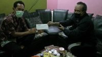 Dewan Cuti - ist ANGGOTA DPRD Tabanan, I Gusti Nyoman Omardani, ketika menerima surat pemberitahuan dan pencegahan dini dari Bawaslu untuk mengajukan cuti jika ikut kegiatan kampanye Pilkada Tabanan 2020. Foto: gagah