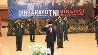 Gubernur Koster saat mengikuti Upacara Peringatan HUT TNI ke-75 di Kodam IX