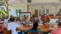 GUBERNUR Zul didampingi Kapolda NTB dan Danrem 162/WB serta Kadis Tenaga Kerja dan Transmigrasi saat berdialog dengan perwakilan buruh di kediaman Kapolda NTB, di Mataram. Foto: ist GUBERNUR Zul didampingi Kapolda NTB dan Danrem 162/WB serta Kadis Tenaga Kerja dan Transmigrasi saat berdialog dengan perwakilan buruh di kediaman Kapolda NTB, di Mataram. Foto: ist