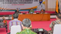GUBERNUR NTB didampingi Sekda saat mendengar dialog para tokoh masyarakat, tokoh agama, serikat pekerja, mahasiswa, dan masyarakat umum di Gedung Graha Bakti Praja, Kamis (15/10/2020) malam. Foto: ist. GUBERNUR NTB didampingi Sekda saat mendengar dialog para tokoh masyarakat, tokoh agama, serikat pekerja, mahasiswa, dan masyarakat umum di Gedung Graha Bakti Praja, Kamis (15/10/2020) malam. Foto: ist.