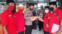 IMG-20201019-WA0037 PARA pengurus PDIP Loteng melaporkan sejumlah akun medsos ke Polres Loteng, Senin (19/10/2020). Foto: fahrul
