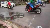 DRAINASE yang akan diperbaiki untuk mengatasi banjar di Jalan Raya Bedulu. Foto: adi DRAINASE yang akan diperbaiki untuk mengatasi banjar di Jalan Raya Bedulu. Foto: adi