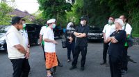 KEMENPAR3 DIREKTUR Pengembangan Destinasi Regional II Deputi Bidang Pengembangan Destinasi dan Infrastruktur Kemenparekraf, Wawan Gunawan, mengunjungi pelataran parkir Pura Goa Lawah, Desa Pesinggahan, Rabu (21/10/2020).