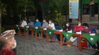 PETANI rumput laut mengikuti sosialisasi di SDN 2 Lembongan, Kecamatan Nusa Penida, Kamis (29/10/2020). Foto: ist PETANI rumput laut mengikuti sosialisasi di SDN 2 Lembongan, Kecamatan Nusa Penida, Kamis (29/10/2020). Foto: ist