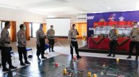 Latihan Sispamkota - ist KAPOLRES Tabanan AKBP Mariochristy Panca Sakti Siregar, saat memimpin latihan sispamkota dengan cara TFG di Polres Tabanan, Kamis (15/10/2020). Foto: gagah