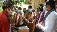 KEMENTERIAN Riset dan Teknologi Badan Riset Inovasi Nasional (Kemenristek BRIN) dan Kementerian Desa, Pembangunan Daerah Tertinggal, dan Transmigrasi (Kemendes PDTT) melihat pengembangan budidaya madu trigona di Lombok Utara. Foto: fik KEMENTERIAN Riset dan Teknologi Badan Riset Inovasi Nasional (Kemenristek BRIN) dan Kementerian Desa, Pembangunan Daerah Tertinggal, dan Transmigrasi (Kemendes PDTT) melihat pengembangan budidaya madu trigona di Lombok Utara. Foto: fik