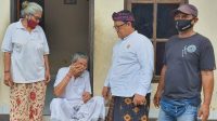 Foto: Mangku Srijong - ist AA Ngurah Panji Astika mengunjungi Jero Mangku Gede Pura Srijong, di Banjar Payan, Desa Adat Batu Lumbang, Selemadeg, Tabanan, Rabu (14/10). Foto: gap Foto: Mangku Srijong - ist AA Ngurah Panji Astika mengunjungi Jero Mangku Gede Pura Srijong, di Banjar Payan, Desa Adat Batu Lumbang, Selemadeg, Tabanan, Rabu (14/10). Foto: gap