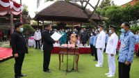 PELANTIKAN Pimpinan Tinggi Pratama (PTP) dan administrasi di halaman belakang kantor Bupati Gianyar, Selasa (27/10/2020). Foto: adi PELANTIKAN Pimpinan Tinggi Pratama (PTP) dan administrasi di halaman belakang kantor Bupati Gianyar, Selasa (27/10/2020). Foto: adi