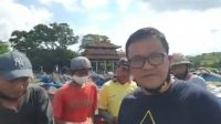 CABUP Tabanan 2020, AA Ngurah Panji Astika, blusukan ke Pantai Yeh Gangga, dan menemui sejumlah nelayan, Kamis (15/10/2020). Foto: ist CABUP Tabanan 2020, AA Ngurah Panji Astika, blusukan ke Pantai Yeh Gangga, dan menemui sejumlah nelayan, Kamis (15/10/2020). Foto: ist