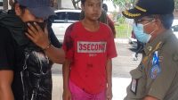 PETUGAS Pol-PP Provinsi Bali saat memeriksa pelaku perjalanan dalam negeri di Pelabuhan Gilimanuk, Selasa (6/10/2020). Foto: ist PETUGAS Pol-PP Provinsi Bali saat memeriksa pelaku perjalanan dalam negeri di Pelabuhan Gilimanuk, Selasa (6/10/2020). Foto: ist