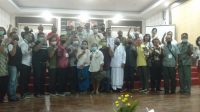 PULUHAN tokoh umat Hindu lintas organisasi yang menyatakan sikap untuk kompak menjaga dan merawat keberagaman serta kondusifitas daerah dalam Plkada Mataram 2020. Foto: rul PULUHAN tokoh umat Hindu lintas organisasi yang menyatakan sikap untuk kompak menjaga dan merawat keberagaman serta kondusifitas daerah dalam Plkada Mataram 2020. Foto: rul