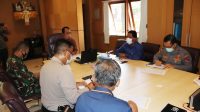 RAPAT evaluasi pananganan pasien positif Covid-19 dengan status OTG/GR di Buleleng, Selasa (6/10/2020). Foto: rik RAPAT evaluasi pananganan pasien positif Covid-19 dengan status OTG/GR di Buleleng, Selasa (6/10/2020). Foto: rik
