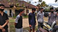 KAPOLSEK Banjar, AKP Agus Dwi memberikan pembinaan kepada remaja yang diamankan saat kedapatan melakukan aksi balap liar. Foto: ist KAPOLSEK Banjar, AKP Agus Dwi memberikan pembinaan kepada remaja yang diamankan saat kedapatan melakukan aksi balap liar. Foto: ist