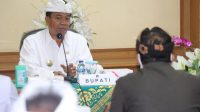 Pjs. Bupati Badung, Ketut Lihadnyana, saat memimpin rapat pencegahan Covid-19 secara virtual bersama para camat, perbekel dan lurah se-Kabupaten Badung bertempat di Ruang Pertemuan Kantor Dinas PMD, Kamis (1/9). Foto: ist Pjs. Bupati Badung, Ketut Lihadnyana, saat memimpin rapat pencegahan Covid-19 secara virtual bersama para camat, perbekel dan lurah se-Kabupaten Badung bertempat di Ruang Pertemuan Kantor Dinas PMD, Kamis (1/9). Foto: ist