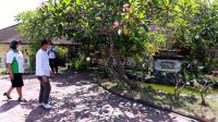Foto: Suwirta bedah kelurahan BUPATI Suwirta melihat kondisi salah satu sekolah di Kelurahan Semarapura Kangin, Rabu (14/10/2020). Foto: ist Foto: Suwirta bedah kelurahan BUPATI Suwirta melihat kondisi salah satu sekolah di Kelurahan Semarapura Kangin, Rabu (14/10/2020). Foto: ist