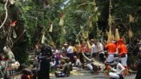 Tradisi ngreveg TRADISI ngerebeg di Pura Duur Bingin, Desa Tegallalang, Kecamatan Tegallalang. Foto: adi