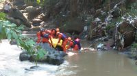 TIM SAR gabungan berhasil menemukan korban I Gusti Agung Tirta Yasa (45) yang hilang di Sungai Sengguan, Tangeb, Senin (12/10/2020). Foto: ist TIM SAR gabungan berhasil menemukan korban I Gusti Agung Tirta Yasa (45) yang hilang di Sungai Sengguan, Tangeb, Senin (12/10/2020). Foto: ist