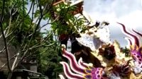 BADE tumpang sembilan roboh saat diarak ke serta di Desa Keliki, Kecamatan Tegallalang. Foto: ist BADE tumpang sembilan roboh saat diarak ke serta di Desa Keliki, Kecamatan Tegallalang. Foto: ist