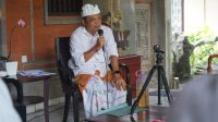 WALI KOTA Rai Mantra sebagai pembicara dalam acara Dharma Tula melalui webinar yang diselenggarakan keluarga besar Hindu Dharma Pascasarjana Universitas Gadjah Mada (UGM) Yogyakarta, di kediaman Wali Kota Denpasar, Sabtu (10/10/2020). Foto: ist WALI KOTA Rai Mantra sebagai pembicara dalam acara Dharma Tula melalui webinar yang diselenggarakan keluarga besar Hindu Dharma Pascasarjana Universitas Gadjah Mada (UGM) Yogyakarta, di kediaman Wali Kota Denpasar, Sabtu (10/10/2020). Foto: ist