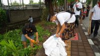 AKSI sosial bersih-bersih yang dilaksanakan Relawan Jaya Wibawa (RJW) bersama Relawan Semeton Jaya Wibawa (Sejiwa) Denpasar Timur, Minggu (25/10/2020) di bantaran Kali Waribang di depan Setra Kesiman di Jalan Waribang, Kesiman Petilan, Denpasar Timur. Foto: ist AKSI sosial bersih-bersih yang dilaksanakan Relawan Jaya Wibawa (RJW) bersama Relawan Semeton Jaya Wibawa (Sejiwa) Denpasar Timur, Minggu (25/10/2020) di bantaran Kali Waribang di depan Setra Kesiman di Jalan Waribang, Kesiman Petilan, Denpasar Timur. Foto: ist