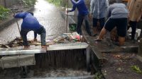 TIM gabungan Pemkot Denpasar saat atensi penanganan Genangan air di beberapa titik wilayah Kota Denpasar Sabtu (10/10/2020). Foto: ist TIM gabungan Pemkot Denpasar saat atensi penanganan Genangan air di beberapa titik wilayah Kota Denpasar Sabtu (10/10/2020). Foto: ist