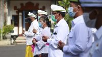 PULUHAN pejabat di lingkungan Pemkab Klungkung dilantik di halaman belakang kantor Bupati Klungkung, Kamis (1/10/2020) pagi. Foto: baw PULUHAN pejabat di lingkungan Pemkab Klungkung dilantik di halaman belakang kantor Bupati Klungkung, Kamis (1/10/2020) pagi. Foto: baw