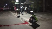 POLISI melakukan olah TKP di lokasi kejadian lakalantas tunggal di jalur Desa Kaliasem, yang menewaskan seorang THL pengangkut sampah DLH Buleleng. Foto: ist POLISI melakukan olah TKP di lokasi kejadian lakalantas tunggal di jalur Desa Kaliasem, yang menewaskan seorang THL pengangkut sampah DLH Buleleng. Foto: ist