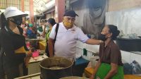 tamba kampanye di pasar NENGAH Tamba mengunjungi pasar di Jembrana saat sosialisasi. Foto: Ist