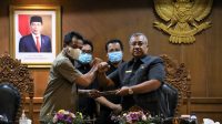 Pjs. Bupati Badung Ketut Lihadnyana saat menyampaikan Jawaban Pemerintah Terhadap Pemandangan Umum Fraksi-Fraksi DPRD Badung di Puspem Badung, Selasa (17/11/2020). Foto: ist Pjs. Bupati Badung Ketut Lihadnyana saat menyampaikan Jawaban Pemerintah Terhadap Pemandangan Umum Fraksi-Fraksi DPRD Badung di Puspem Badung, Selasa (17/11/2020). Foto: ist
